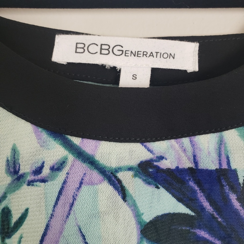BCBGeneration dressy tee with cut out back A15 - Picture 5 of 5